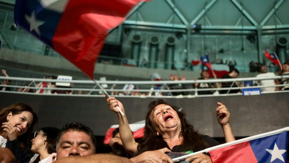 La progresista Jara lidera el recuento en Chile y se medirá al ultraderechista Kast en segunda vuelta