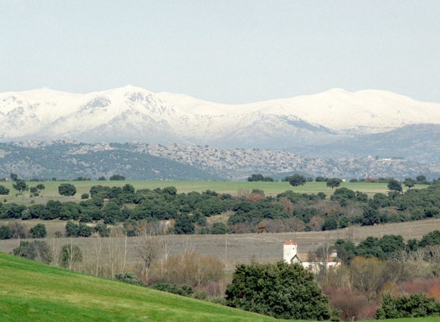 La nieve y la lluvia se mantienen en la Sierra de Madrid este viernes