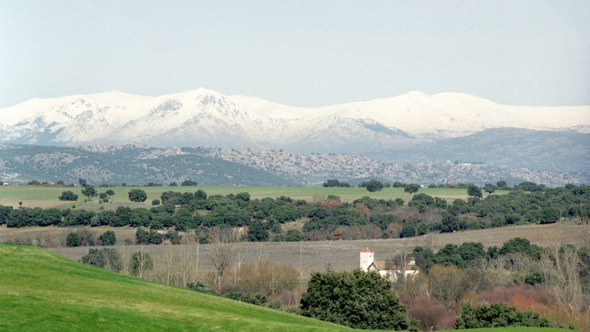 La nieve y la lluvia se mantienen en la Sierra de Madrid este viernes