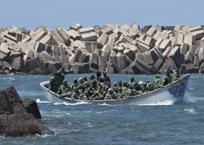 Salvamento Marítimo rescata en El Hierro a 403 migrantes en dos cayucos