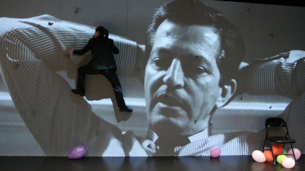 Anatomía de un instante: La democracia en el Palacio o la última batalla del mito de la transición