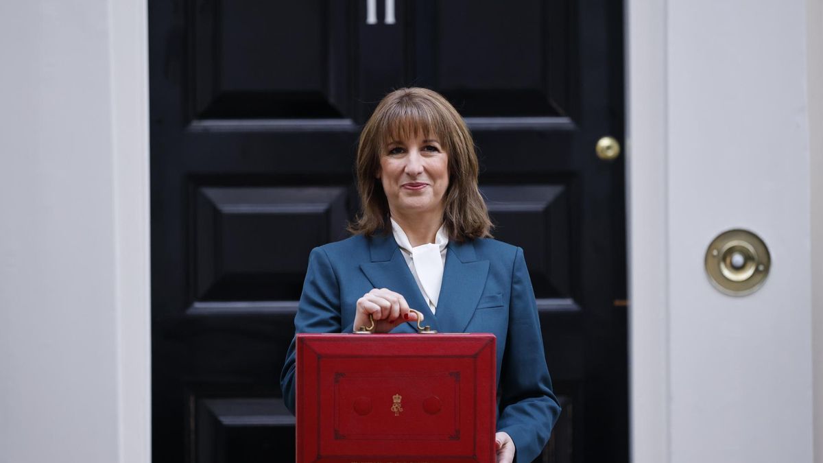 El Gobierno británico sube impuestos para sostener el gasto público de una economía lastrada por el Brexit