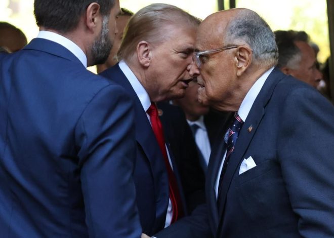 Trump indulta a Rudy Giuliani y a otros implicados en el montaje del fraude electoral y el intento de revertir los resultados de 2020