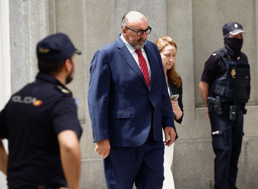 La UCO señala que Koldo trató de influir en cargos del PSOE de Aragón para obtener una autorización por Mina Muga