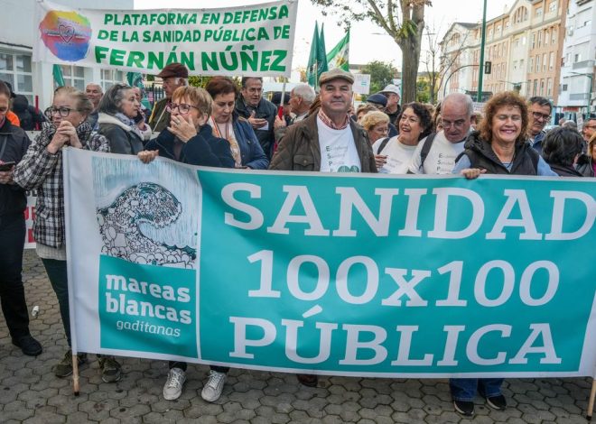 El PP de Moreno da un volantazo y acepta tramitar una iniciativa popular que enmienda su propio modelo sanitario