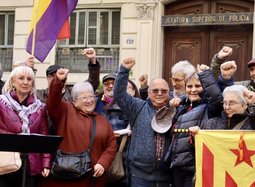 Una nueva concentración en la comisaría de Via Laietana exige al Gobierno que la convierta en centro de memoria histórica