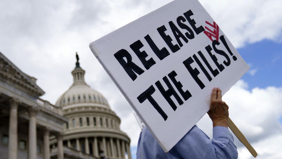 La Cámara de Representantes se impone a las trabas de Trump y le exige desclasificar todos los archivos de Epstein