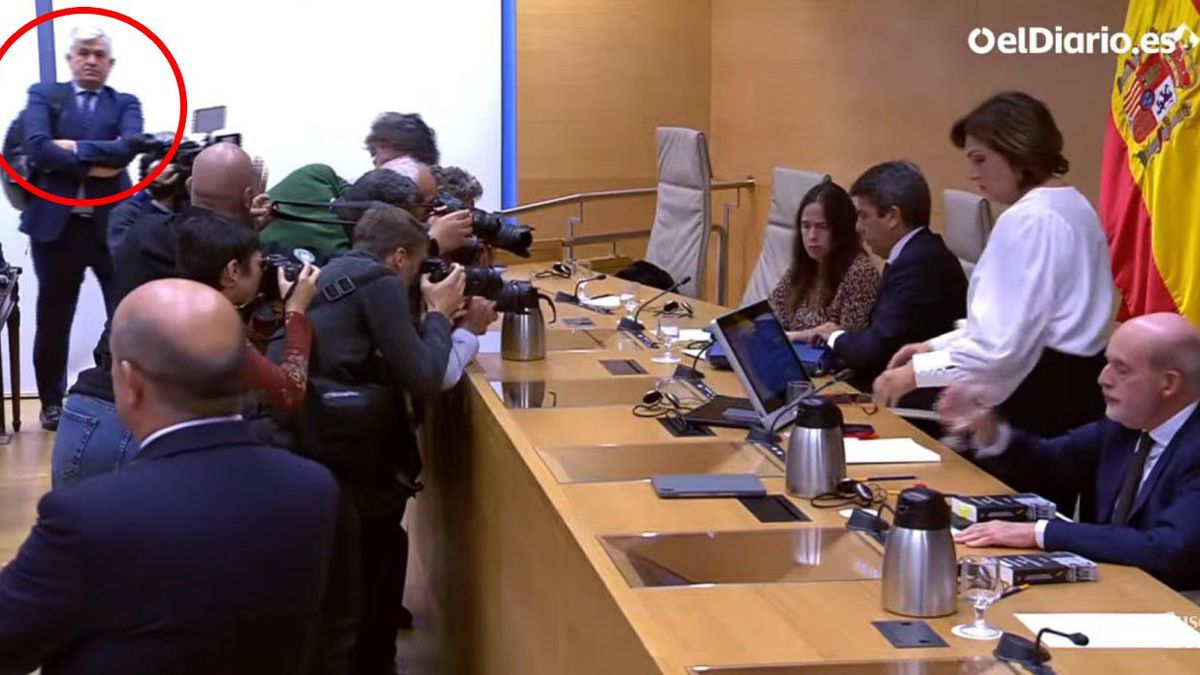 Los tres altos cargos que escoltan a Mazón en la comisión del Congreso ocultan el viaje en el Portal de Transparencia