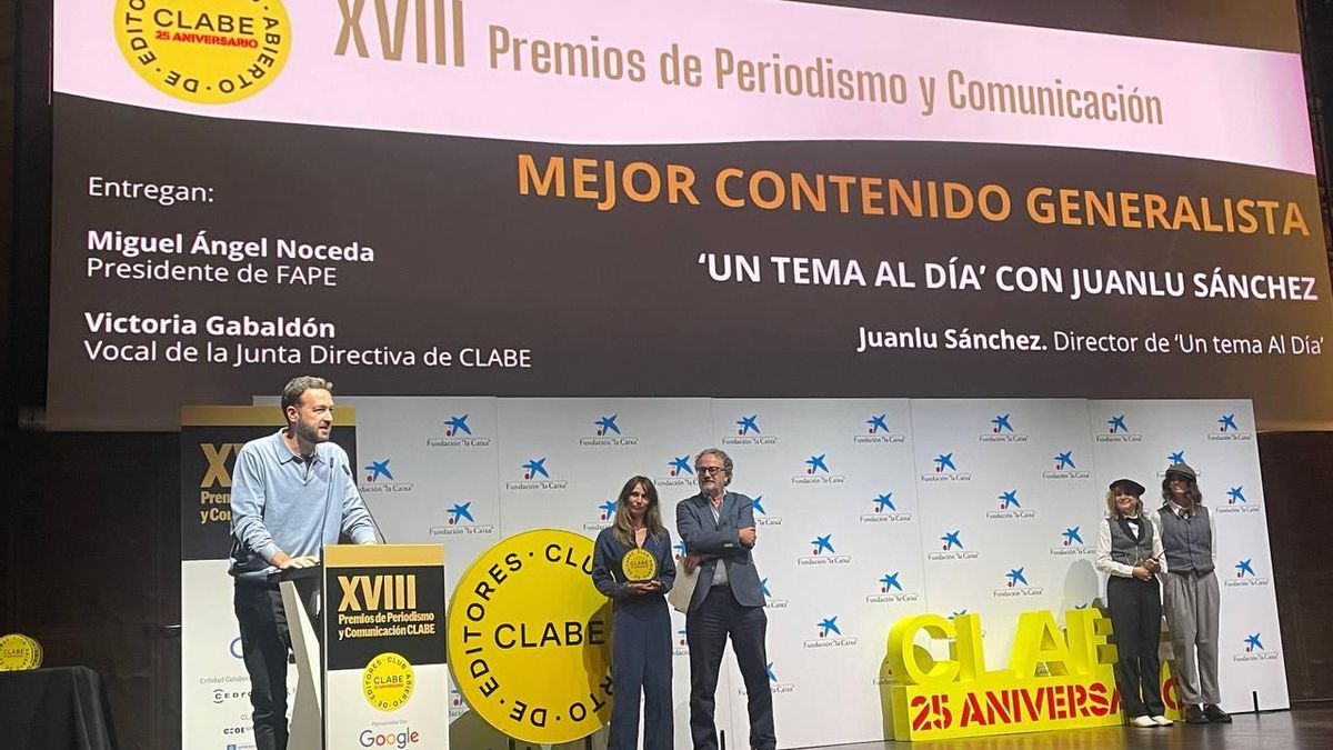 Juanlu Sánchez, premio CLABE de periodismo por el podcast ‘Un tema Al día’