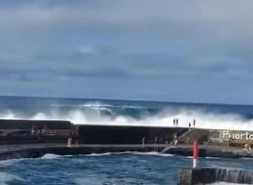 Parte de las personas que arrastró el mar este sábado en Puerto de la Cruz eran cruceristas