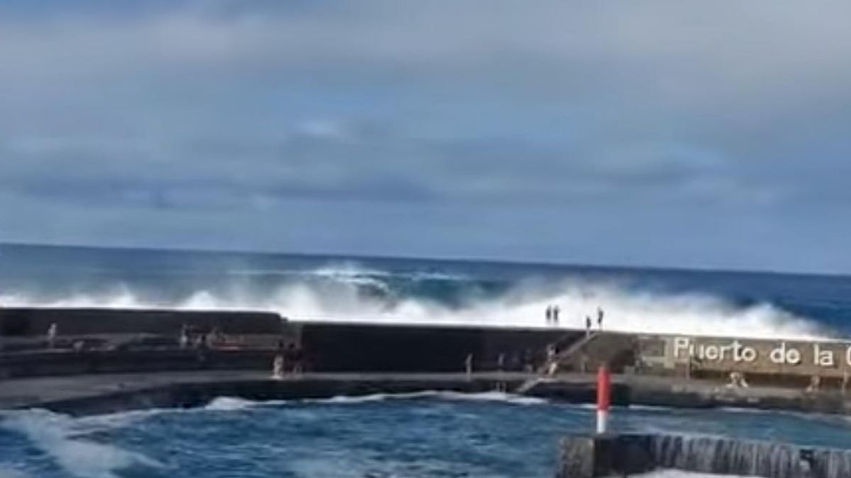 Parte de las personas que arrastró el mar este sábado en Puerto de la Cruz eran cruceristas