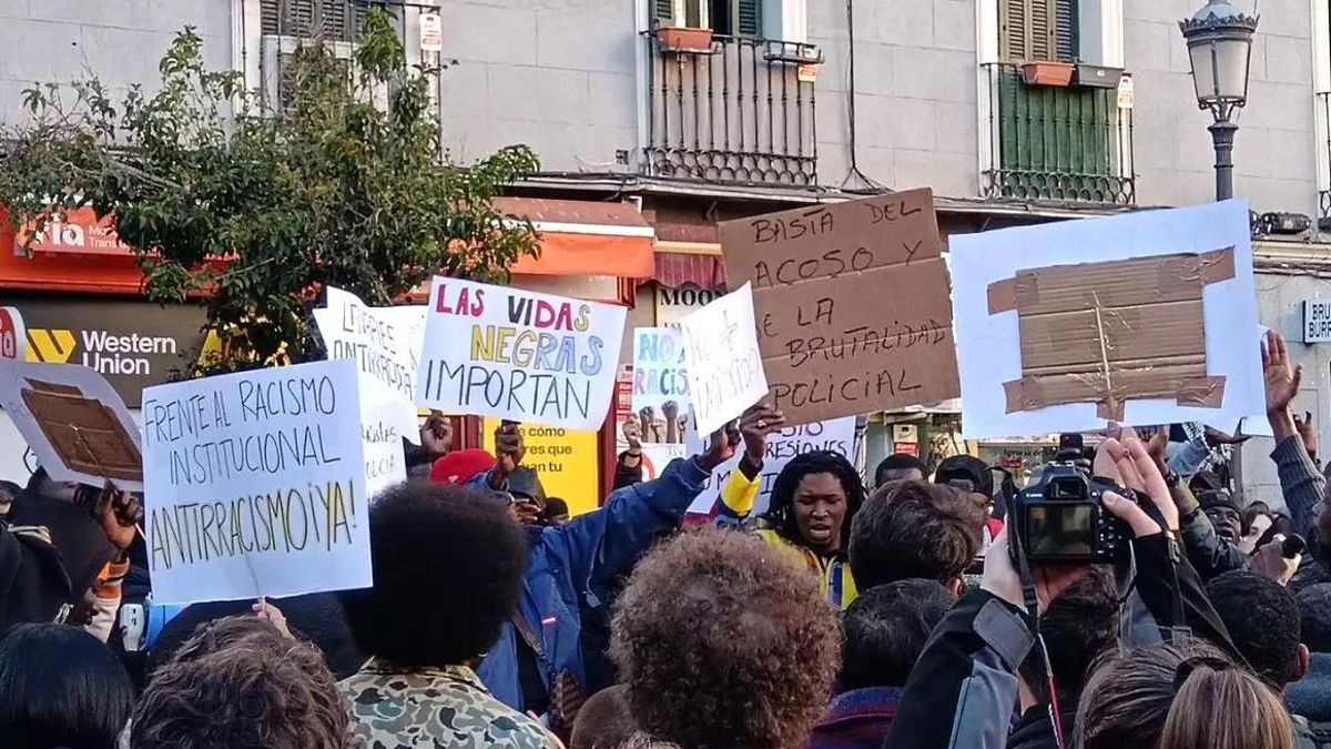 Las redadas ‘trumpistas’ en Lavapiés que indignan al barrio: «A su padre lo pararon por ser negro»