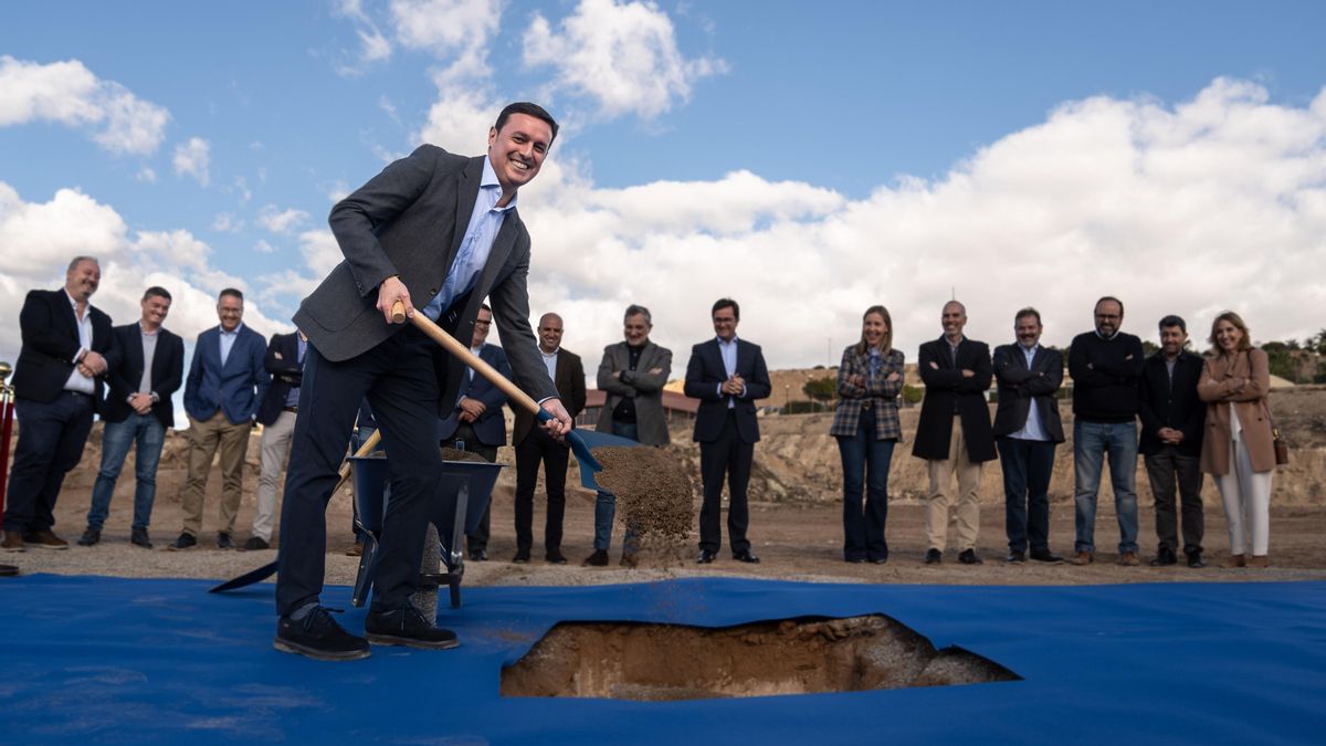 Coches, casas y hasta una administración de lotería: el pelotazo del ‘caso mascarillas’ que salpica al PP de Almería