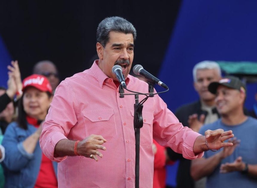 Maduro canta ‘Imagine’ de John Lennon para pedir paz en medio de las tensiones con la Administración Trump