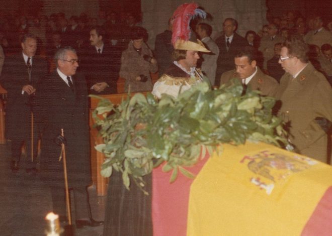 Fotografías a todo color en Vitoria y quejas al obispo Setién en Donostia: así fue el luto por Franco en Euskadi