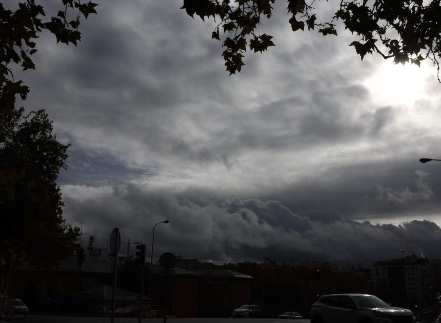 Tiempo estable y descenso de temperaturas en Madrid antes de la llegada de nieve y lluvia