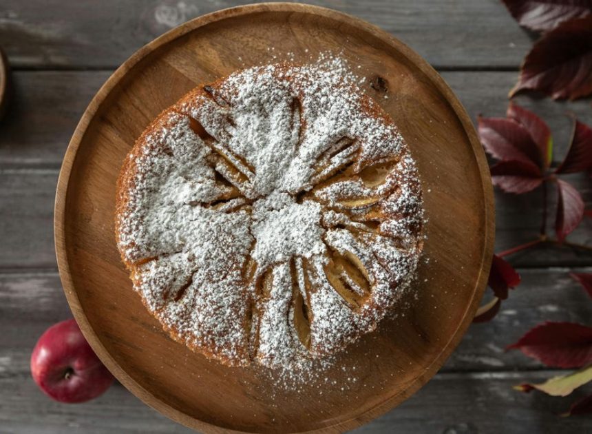 Tarta de manzana: el postre de siempre que puedes hacer en 30 minutos y con pocos ingredientes