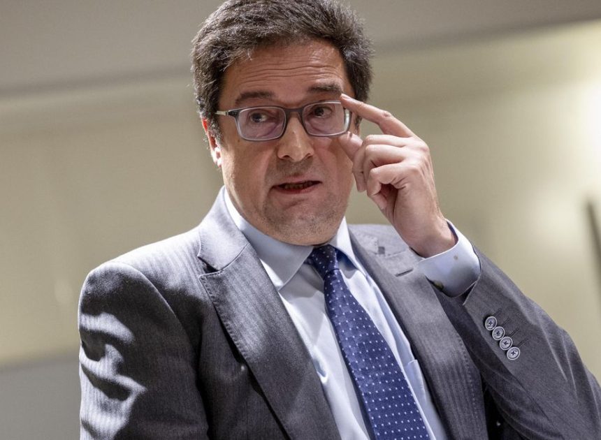 El Gobierno propone una subida salarial del 10% en cuatro años para los funcionarios