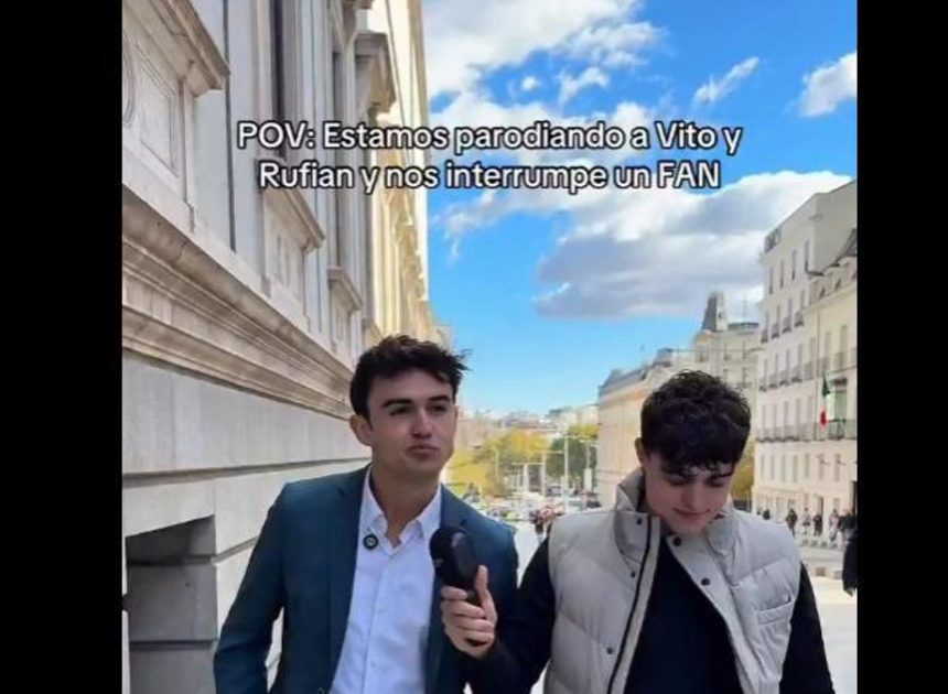 Dos tiktokers se graban imitando a Rufián y Vito Quiles y aparece… «un fan»: «Lo hacéis muy bien»