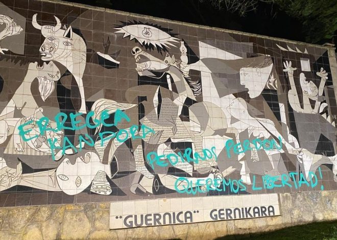 Amanece con pintadas el mural del ‘Guernica’ de Picasso en el día del perdón de Alemania por el bombardeo nazi