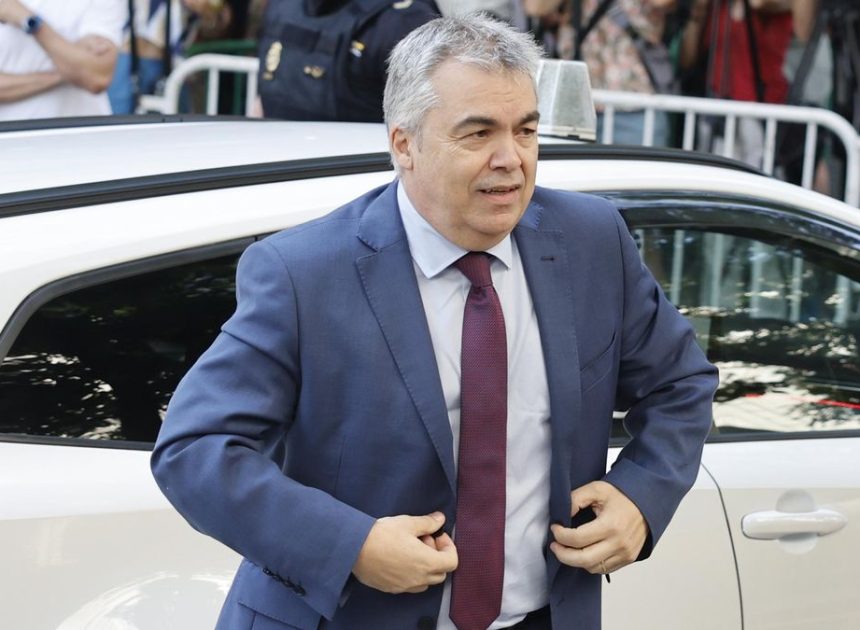 El juez deja en libertad a Santos Cerdán al considerar que ya no hay riesgo de destrucción de pruebas