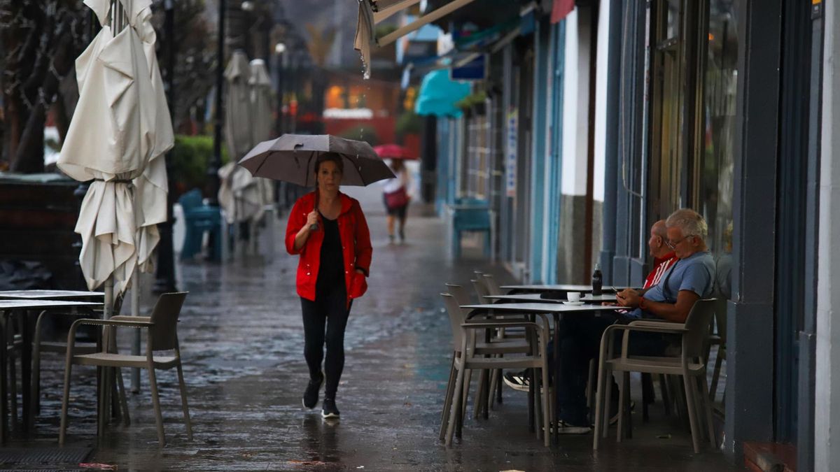 La borrasca Claudia deja fuertes lluvias en La Palma e incidencias por el viento en Tenerife mientras se desplaza a las islas más orientales