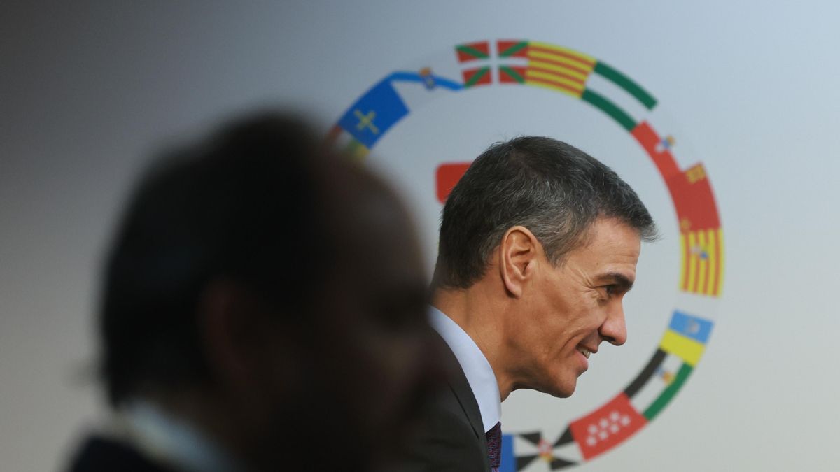 Feijóo aspira a acelerar el ocaso de Sánchez y el presidente, a que el PP siga atado a Vox