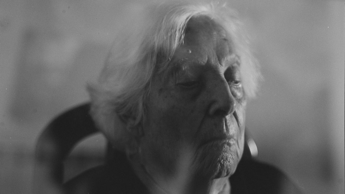 Guillermo Carazo rinde el mejor homenaje a su abuela Facunda con un fotolibro sobre su alzhéimer