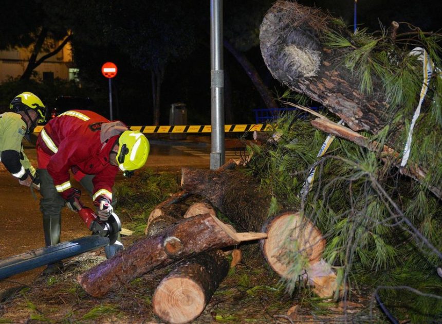 Continúan los avisos naranjas por el temporal en Andalucía y Málaga registra inundaciones por las fuertes lluvias