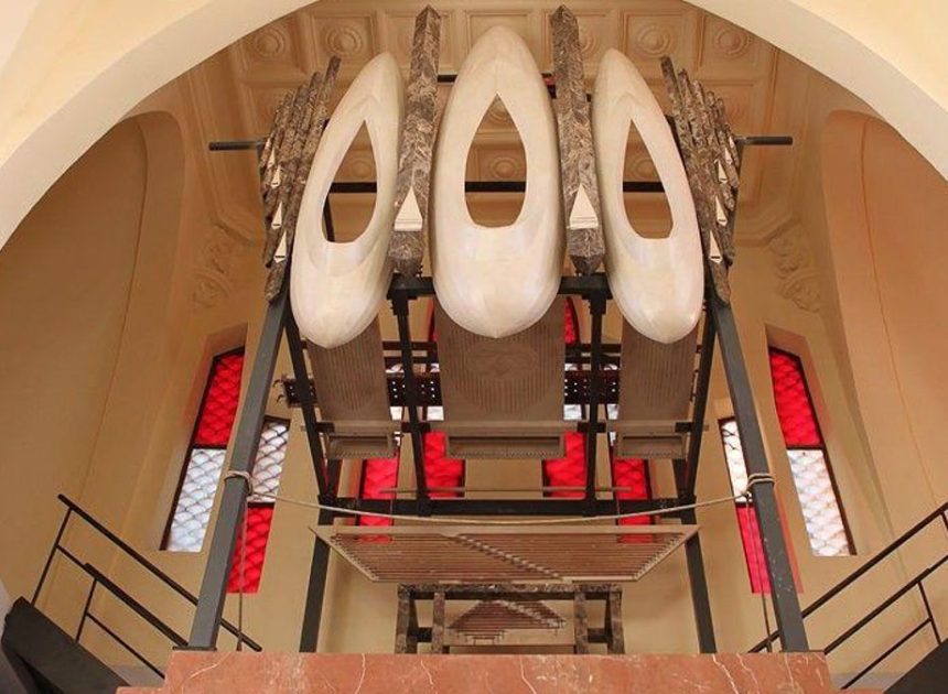 El Santuario modernista de Novelda en riesgo: las 35 toneladas de piedra del órgano podrían estar moviendo los cimientos