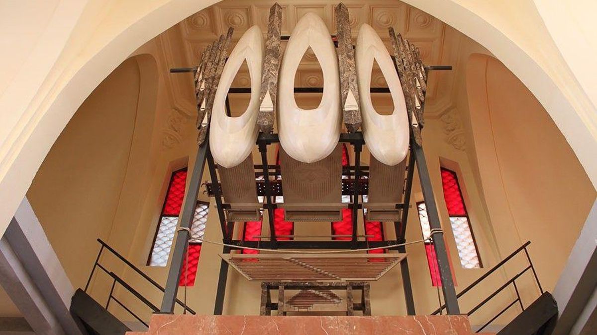 El Santuario modernista de Novelda en riesgo: las 35 toneladas de piedra del órgano podrían estar moviendo los cimientos