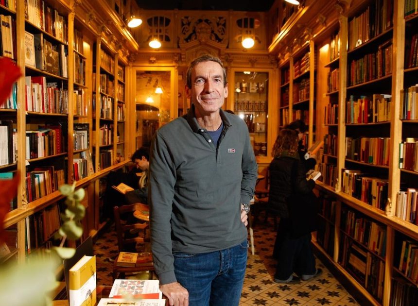 La librería Sant Jordi de Barcelona desafía a la gentrificación y vuelve a subir la persiana ocho meses después