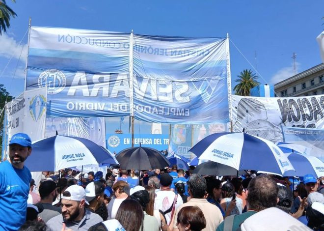 Una multitud sale a la calle contra la reforma laboral de Milei: «Es la destrucción de las conquistas del movimiento obrero»