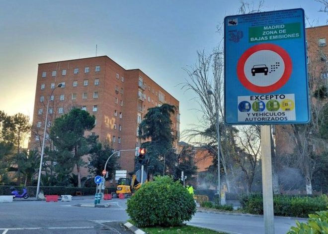 Nueva prórroga de Almeida a los coches de residentes más contaminantes: luz verde a circular sin etiqueta durante el año 2026