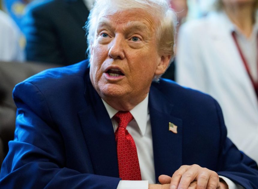 Trump dice que EEUU ha destruido una «gran instalación» en su campaña contra Venezuela, sin dar detalles