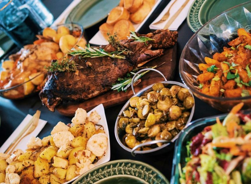 Cómo evitar digestiones pesadas esta Navidad, según una nutricionista: «Saltarse una comida previa solo hace que ingiramos más cantidad»