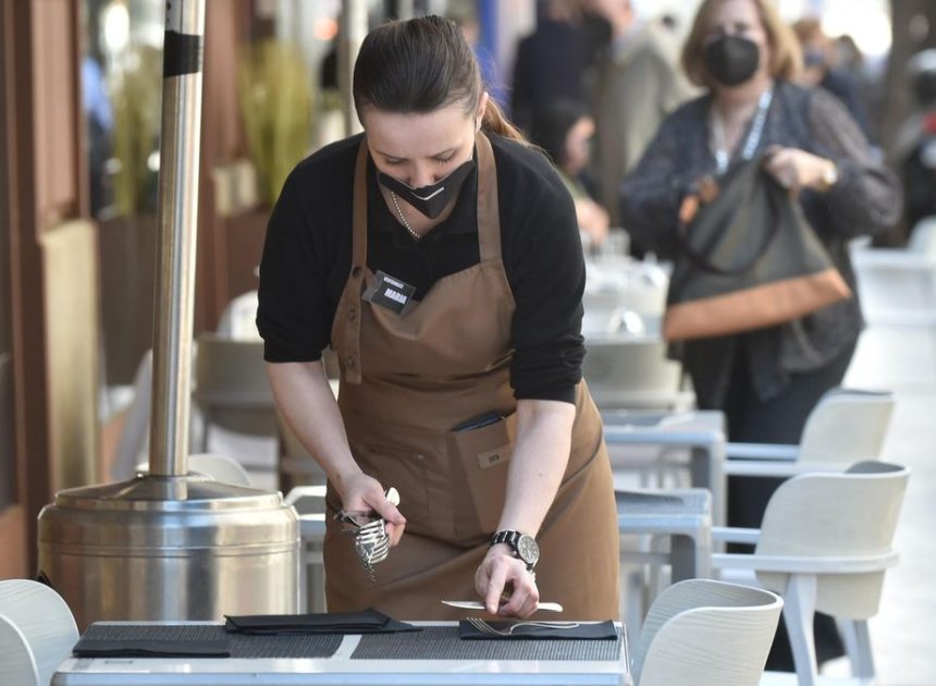 Las claves del buzón que impulsan los empresarios de Tenerife para espiar a los trabajadores: “Criminaliza a los más vulnerables”