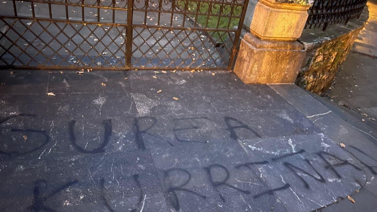 Ecos del día de la Constitución en Euskadi: desaparece la bandera de España de la Casa de Juntas de Gernika