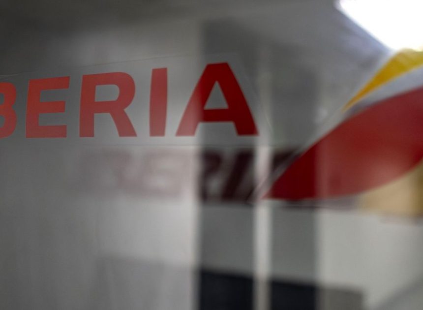 Iberia amplía hasta final de año la cancelación de sus vuelos a Venezuela