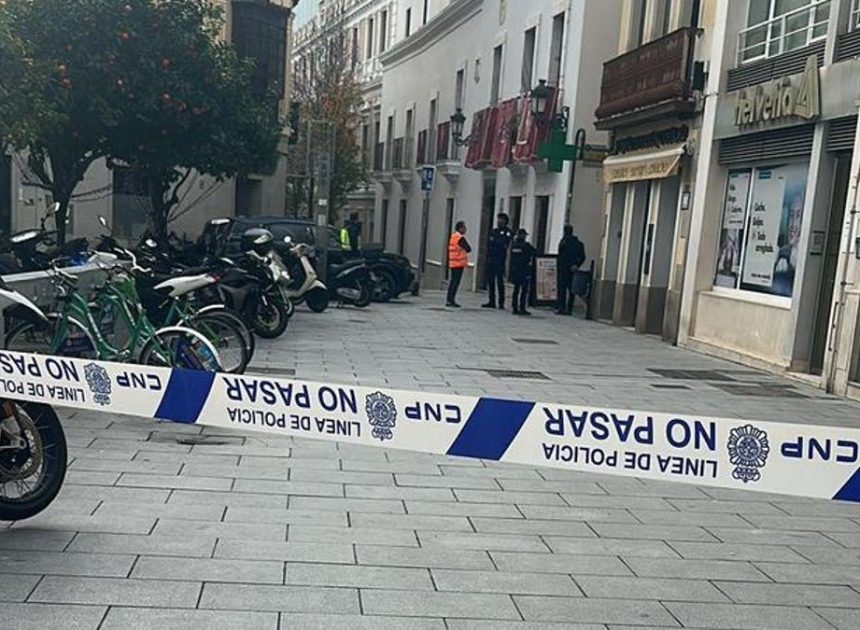Falsa alarma de bomba en la Diputación de Badajoz por un paquete a nombre de Gallardo que contenía dos audífonos
