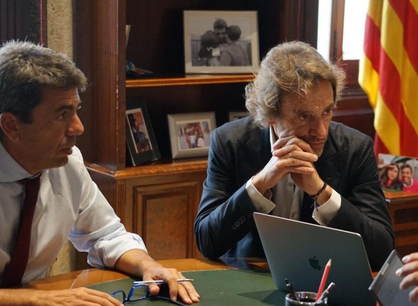 Una acusación pide a la jueza de la dana que recupere los whatsapps con Mazón borrados del móvil de su jefe de gabinete