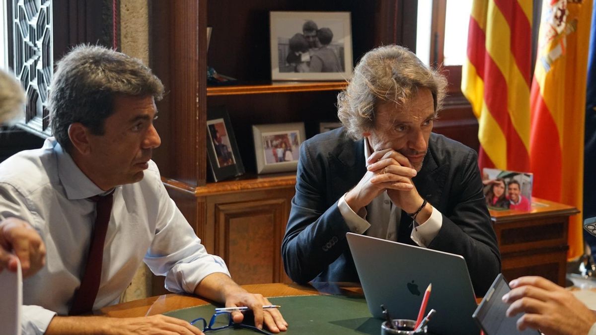 Una acusación pide a la jueza de la dana que recupere los whatsapps con Mazón borrados del móvil de su jefe de gabinete