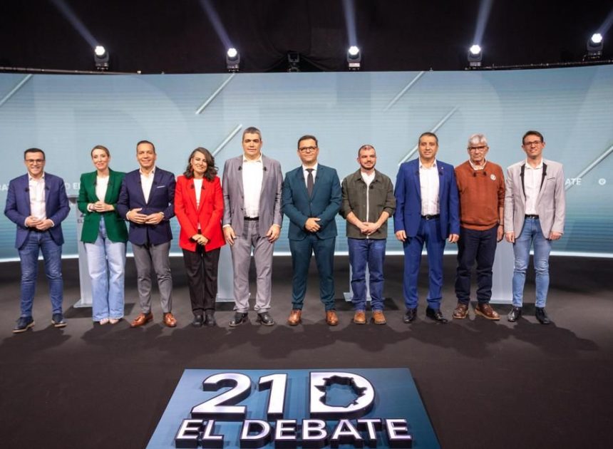 La «conga electoral» de María Guardiola: más candidatos que ideas en el primer debate en Extremadura