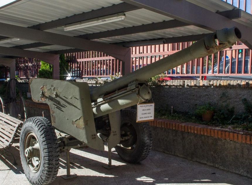 La Guardia Civil obliga a retirar las armas de un museo popular y de barrio en Madrid: «¿Dónde meto el cañón?»
