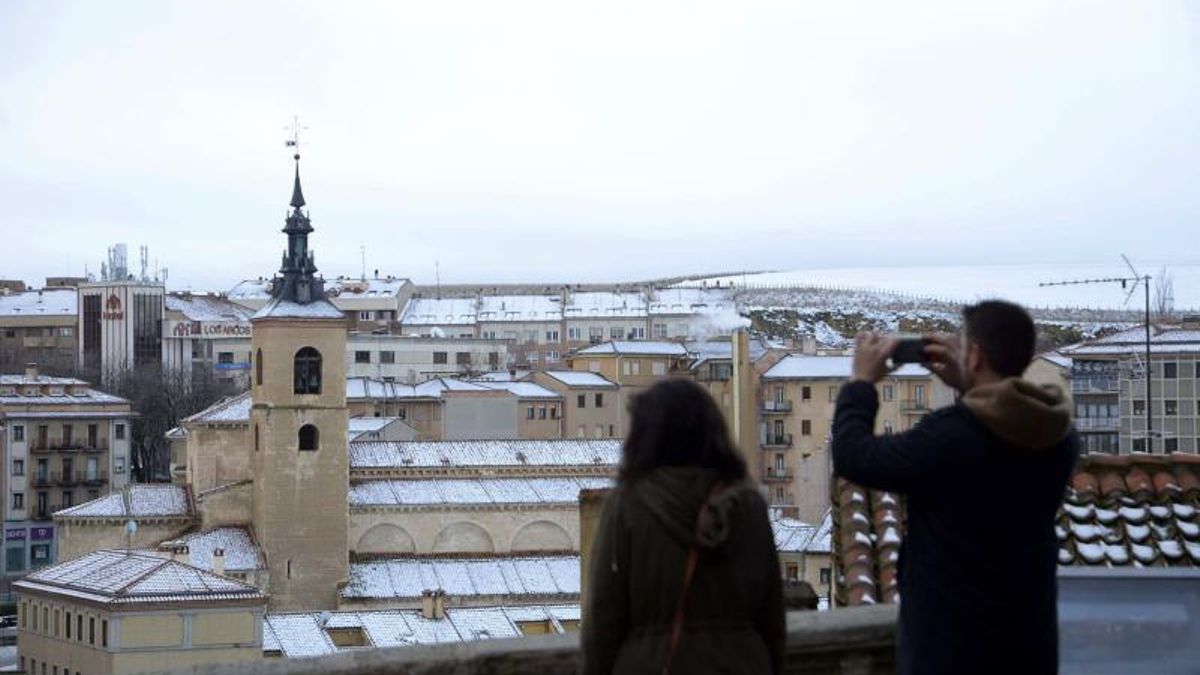 Avisos por nieve y lluvia en hasta siete comunidades autónomas este martes con tiempo invernal