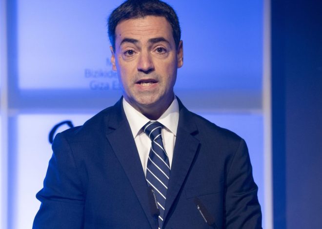 Un intruso en Ajuria Enea e ironía sobre Díaz Ayuso: Pradales se hace ‘instagramer’ y lanza su broma del 28 de diciembre