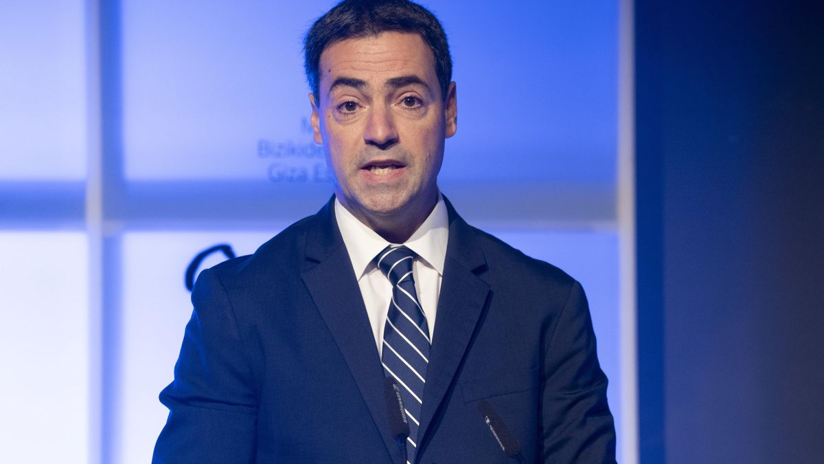 Un intruso en Ajuria Enea e ironía sobre Díaz Ayuso: Pradales se hace ‘instagramer’ y lanza su broma del 28 de diciembre