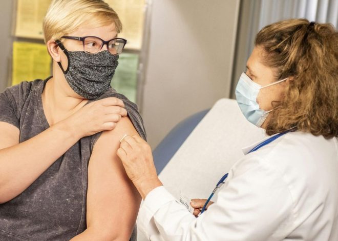 La enfermera María González analiza las recomendaciones sobre la mascarilla ante la gripe: «Su uso se ajusta al nivel de alerta»