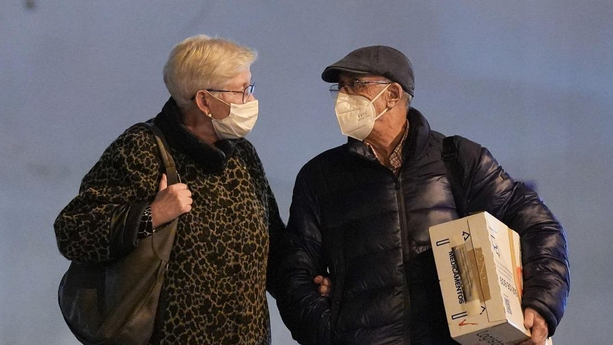 Los errores que hacen que la mascarilla deje de protegernos, según una sanitaria: «Algunos los vemos todo el tiempo»