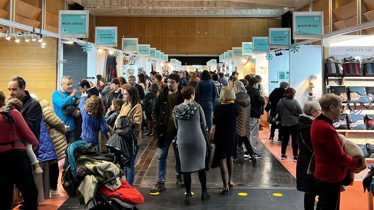 “Van a cargarse la artesanía en Aragón”: la feria de Zaragoza se reduce a la mitad y sube el coste para los artesanos